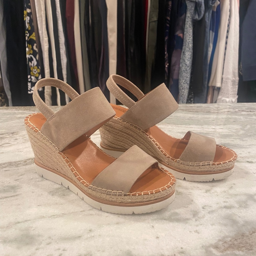 Kenneth Cole beige tan size 7.5 Women's wedge sling back espadrille sandals
